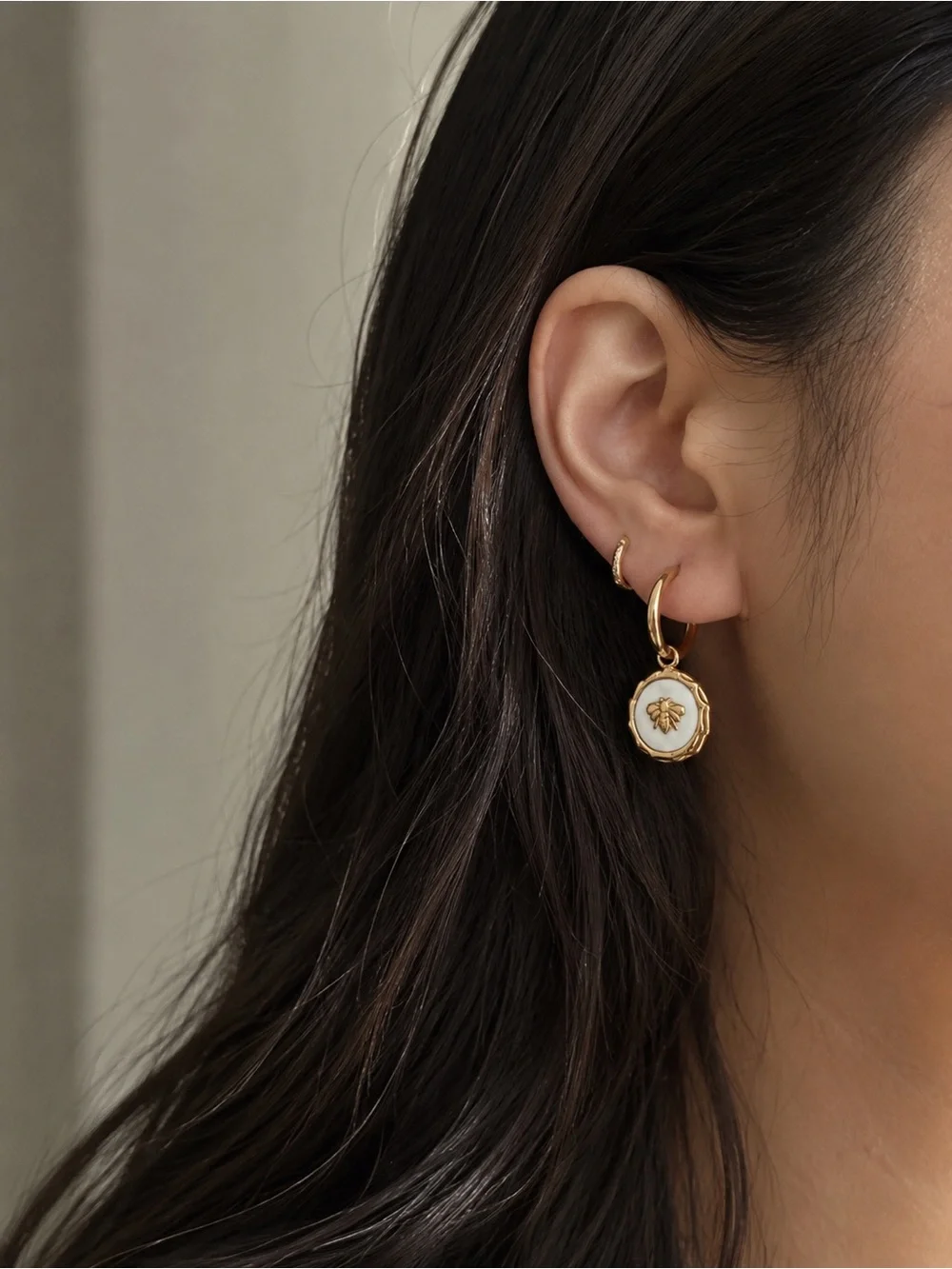18K Gold Plated Bee Shell Huggie Hoop Earrings